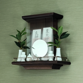 【 未来を拓く神棚　 神の鏡 】ウォールナット無垢材 二社宮神棚 モダン神棚 壁掛け型　神鏡は1枚ずつ職人の手作り