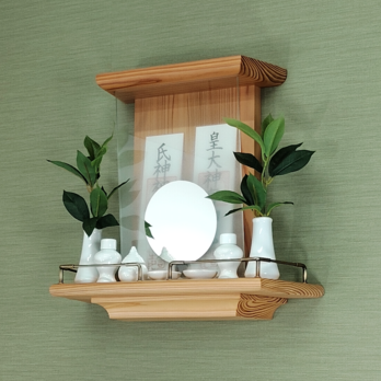 【 未来を拓く神棚　 神の鏡 】三河杉赤身無垢材 二社宮神棚 モダン神棚 壁掛け型　神鏡は1枚ずつ職人の手作り