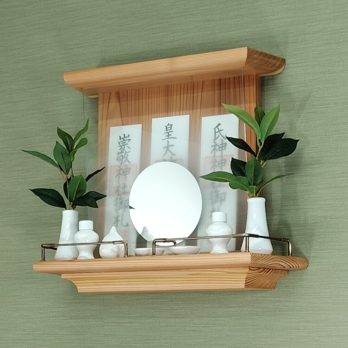 【 未来を拓く神棚　 神の鏡 】三河杉赤身無垢材 三社宮神棚 　モダン神棚 壁掛け型　神鏡は1枚ずつ職人の手作り