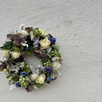 春を待つ少し渋めのお色　手のひらサイズのリース