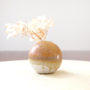 山吹色とマット釉のころんと丸い一輪挿し