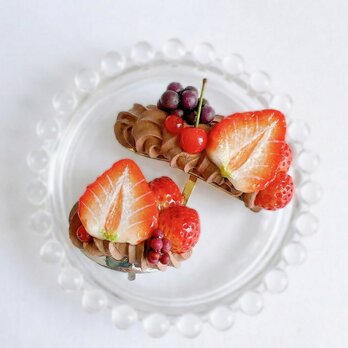 真っ赤な苺のポニーフック　chocolate フェイクスイーツ　スイーツデコ