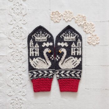 白鳥柄のミトン～アルパカ１００％〜チャコールグレーXオフホワイトXレッド～スワンレイク