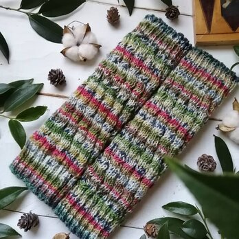 【Ｍ】緑の花畑〜オパール毛糸のスパイラル編みレッグウォーマー（細め）