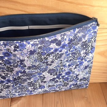 リバティ　A4サイズ　大判ポーチ　タブレットポーチ＜Margaret Annie＞(マーガレットアニー)ブルー