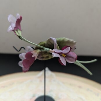 ブローチ 野すみれ(ラズベリーレッド色)B176