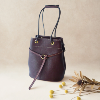 本革＊軽くて大人の２wayきんちゃくバッグ＊斜め掛けもできる２way（焦げ茶）