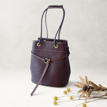 本革＊軽くて大人の２wayきんちゃくバッグ＊斜め掛けもできる２way（焦げ茶）