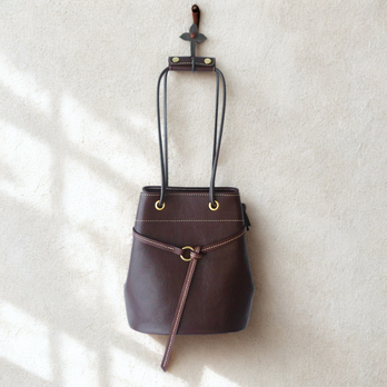 本革＊軽くて大人の２wayきんちゃくバッグ＊斜め掛けもできる２way（チョコレートブラウン）