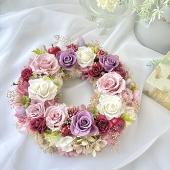 特別なギフトに〜上品ピンクローズのプリザーブドフラワーリース（直径約28cm）　