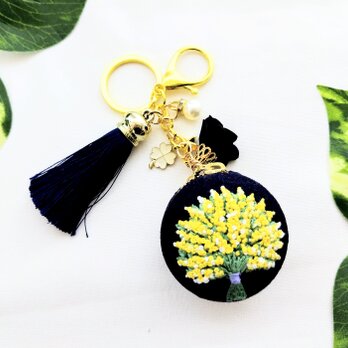 ミモザの花束 刺繍マカロンポーチキーホルダー