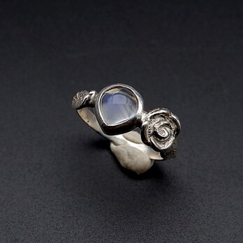 ブルームーンストーンの薔薇リング　約9号　～幽玄の青～　天然石アクセサリー　一点物　macari