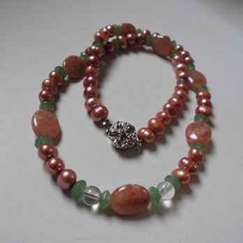 春はバラ色ネックレス