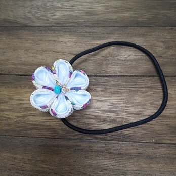 つまみ細工のまんまるお花のビジューヘアゴム