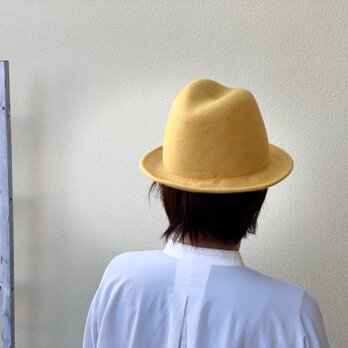 木型で作った ふたこぶフェルトハット