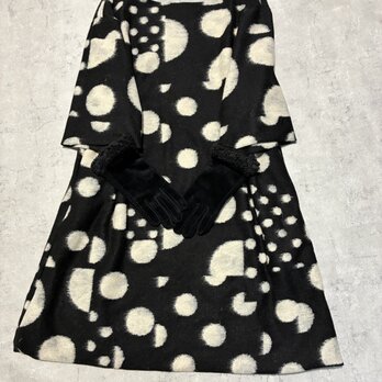 水玉のクラッシックなワンピース