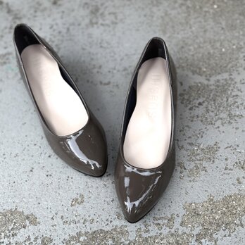 22.5cm 23.5cmのみ　チャコール　少し高さが欲しい方に3.5cmウェッジヒール エナメルパンプス