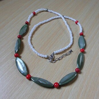 南天の様なネックレス