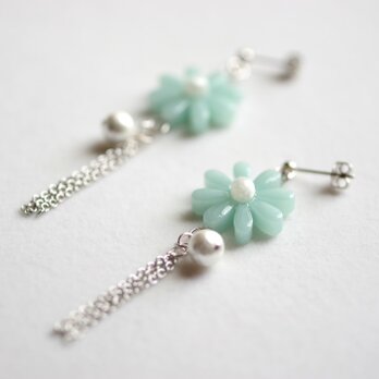 レジンアート　お花とコットンパールとフリンジのピアス〈歌声遠く〉