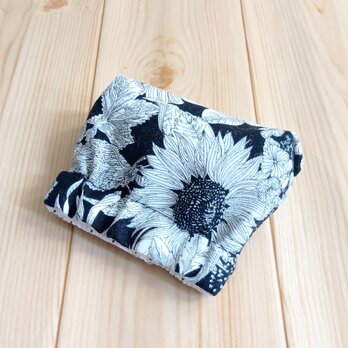 手のひらサイズ　リバティ　バネ口ミニポーチ　8cm口金　スイムダンクレア　ブラック　641