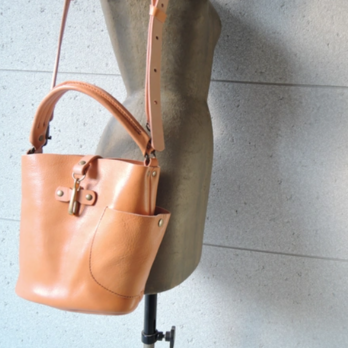 【web限定カラー】500mlボトルが入るバケツ型2wayレザーハンドバッグ ベージュ【OR901S】