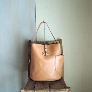 【WEB限定カラー】通勤通学におススメ！A4対応バケツ型レザートート ベージュ【OR901M】