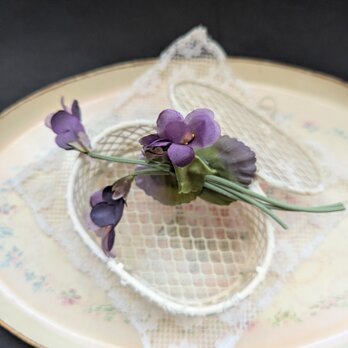 ブローチ 野すみれ(マルベリー色)B177