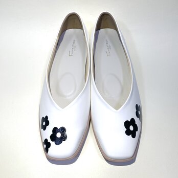 ◆期間限定価格◆ 超軽量・ぺたんこ・楽ちん♪デイジー柄フラット撥水パンプス(ホワイト)22.0cm〜26.0cm