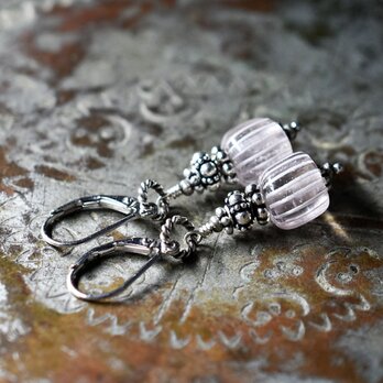 大粒アンティークグーズベリーとシルバービーズのピアス