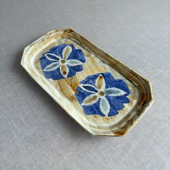 青花文 長角皿｜サビ色とブルーの焼き味プレート｜手描き一点もの