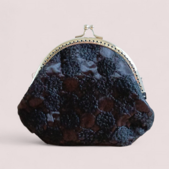 刺繍　がま口ポーチ・財布　12cm口金　ブラック　651