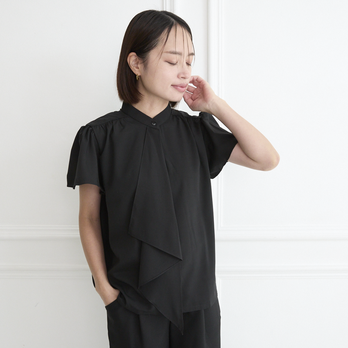式典〜普段着も◎ 結ばず決まる 洗えるボウタイブラウス ショートスリーブ　シワになりにくい ブラック　0567BK