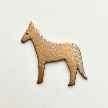 馬のブローチ (葉っぱ/ゴールド)