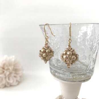 ビーズボール の クラシカル ピアス　シャンパン ゴールド ライトゴールド ベージュ