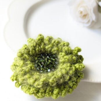 【送料無料】華やかなグリーンブローチ　花　ウール　ビーズ