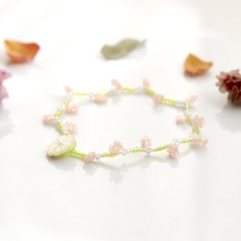 春の小花のビーズブレスレット