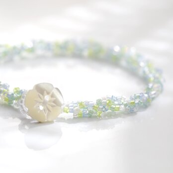 きらめくビーズのブレスレット / ネモフィラの色彩