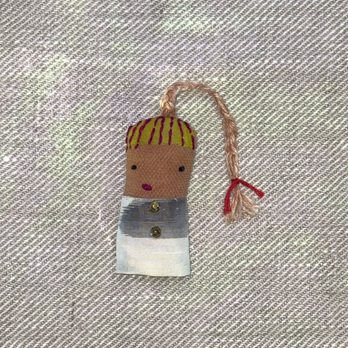 シルクのスカートを着たマダムブローチ【一期一会】