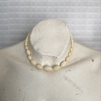 Vintage 70s-80s retro offwhite beads necklace