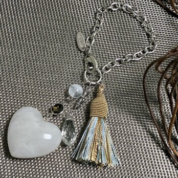 ハート バッグチャーム グレータッセル付き 上品 大人可愛い