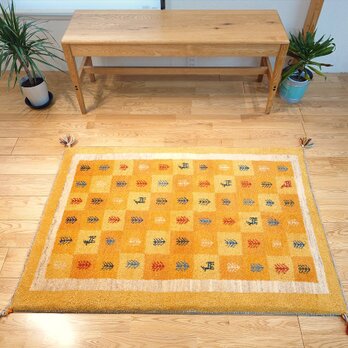 ペルシャ　ギャッベ　マット大　ラグ　124x83cm　黄金色　黄色　タイル柄　生命の木　羊　ヤギ　RD3810