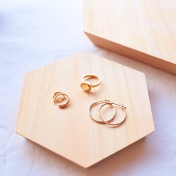 森林保全活動から生まれたヒノキのディスプレイ什器【小】