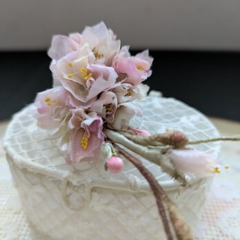 ブローチ 桜ひと枝(薄桜色)B178