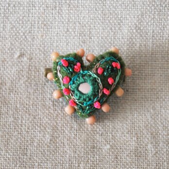ちっちゃなハートのミラー刺繍ブローチ　④