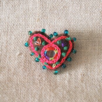 ちっちゃなハートのミラー刺繍ブローチ　⑤