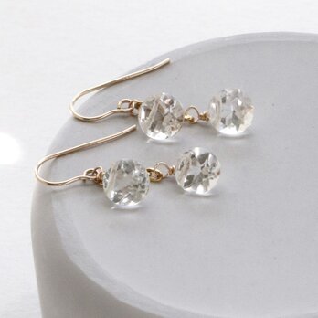 宝石質ホワイトトパーズの揺れるピアス／イヤリング｜透明感 天然石 ゴールド 11月誕生石 — Quiet luxury —