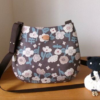 花柄綿麻生地のおにぎり型ショルダーバッグ