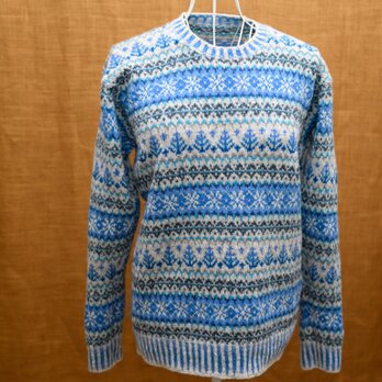 白と水色のセーター