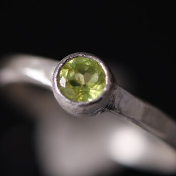 【早いもの勝ち】野性味あふれるペリドット・シルバーリング【Senape】