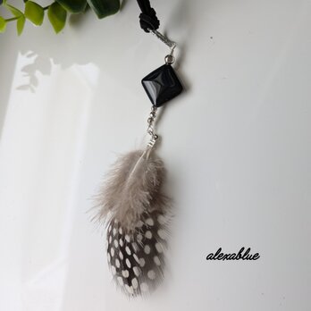 ブラックオニキスとフェザーのルームミラーハンギング｜天然石・車内インテリア・シンプルデザイン